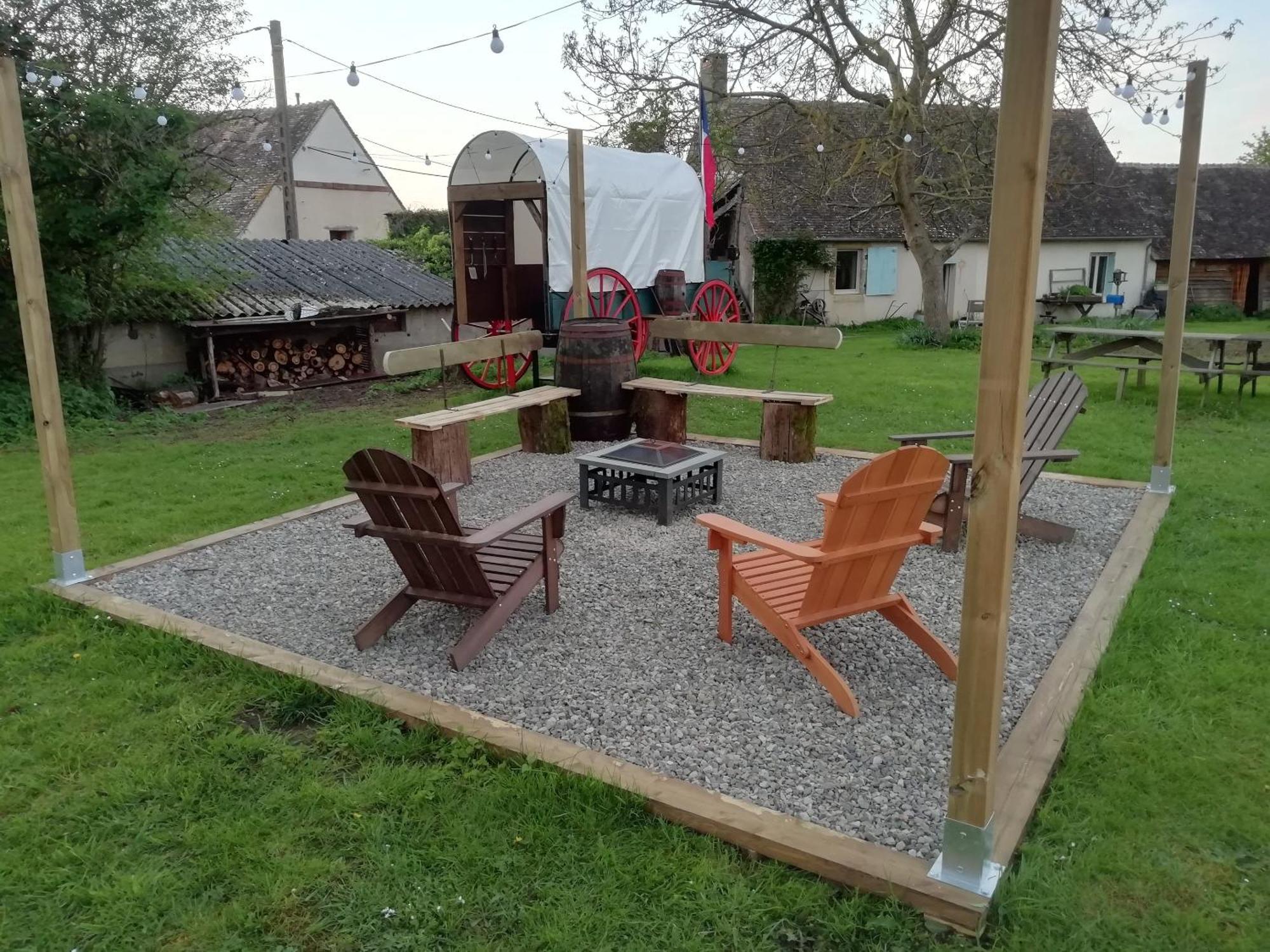 La Valise A Cheval Bed & Breakfast Mezieres-sur-Ponthouin Exterior photo